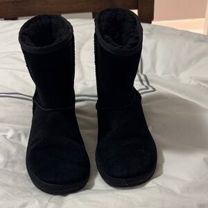Youth Koolaburra by uggs black boots. Never worn